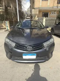 تويوتا كورولا 2015 رمادي غامق مستعملة للبيع