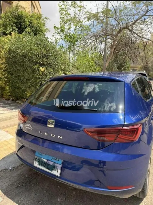 سيات ليون 2020 أبيض مستعملة للبيع - 2