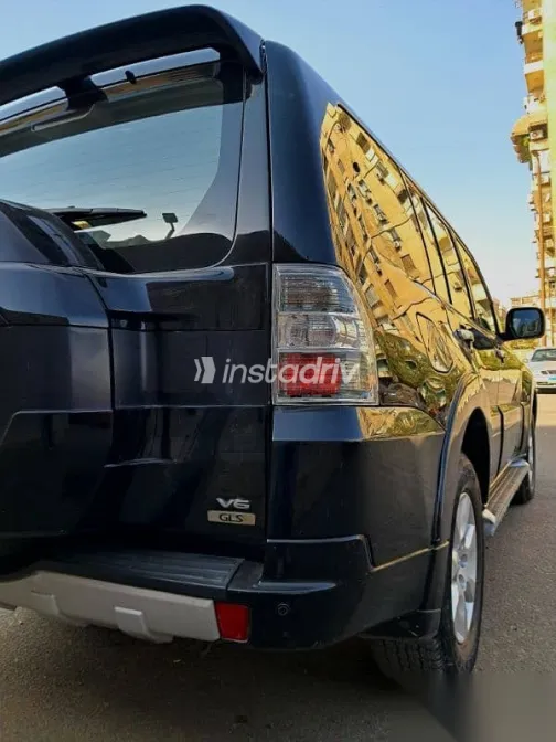 ميتسوبيشي باجيرو 2015 أسود مستعملة للبيع - 4