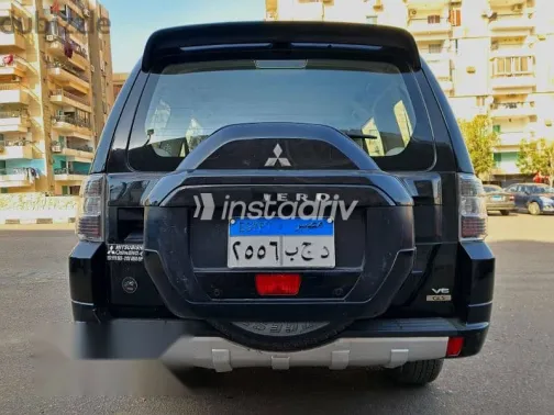ميتسوبيشي باجيرو 2015 أسود مستعملة للبيع - 6