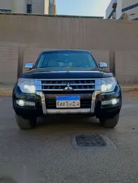 Mitsubishi Pajero 2015 Black Used for Sale