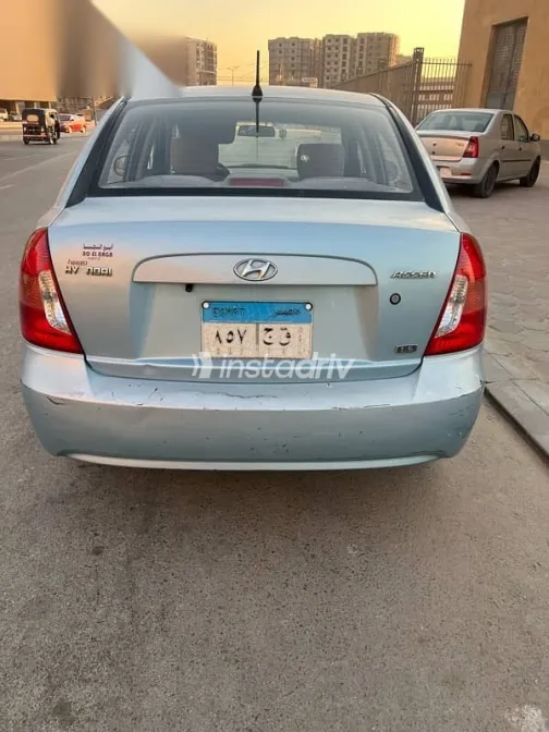 هيونداي اكسنت 2010 أزرق غامق مستعملة للبيع - 1