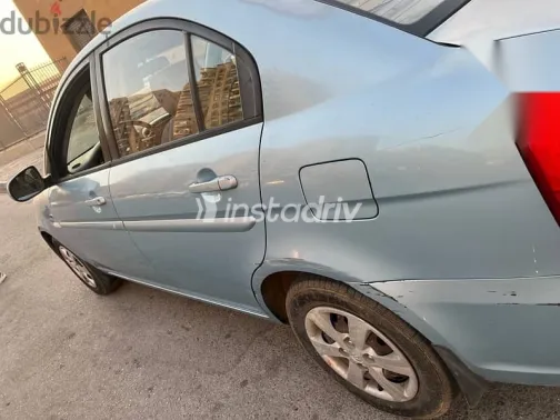 هيونداي اكسنت 2010 أزرق غامق مستعملة للبيع - 5