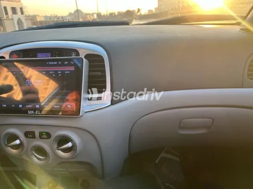 هيونداي اكسنت 2010 أزرق غامق مستعملة للبيع - 7