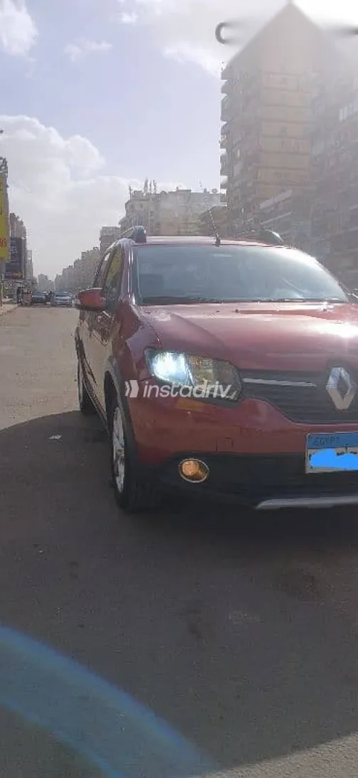 Renault Sandero 2015 Burgundy Used for Sale - 3