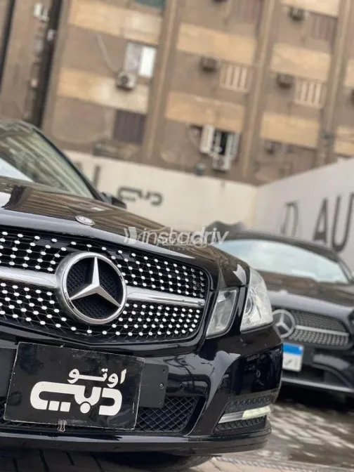 Mercedes E 200 2013 Black Used for Sale - 1