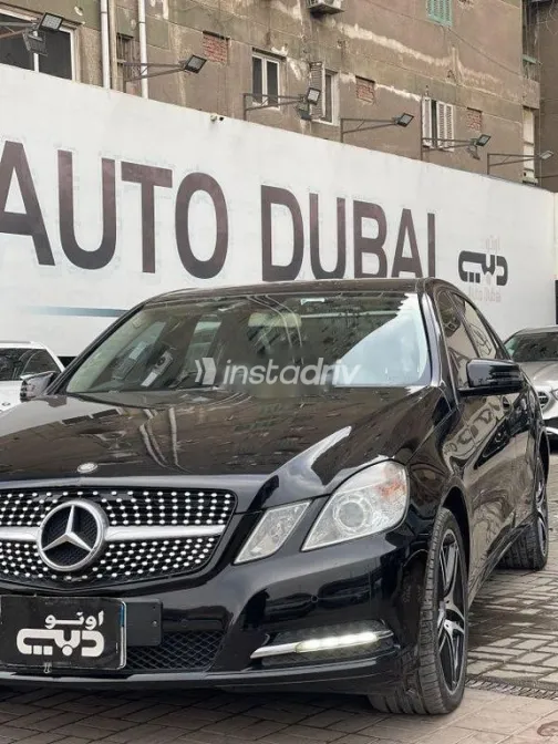 Mercedes E 200 2013 Black Used for Sale - 4