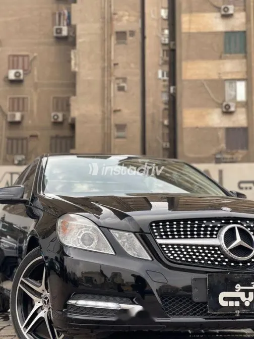 Mercedes E 200 2013 Black Used for Sale - 5