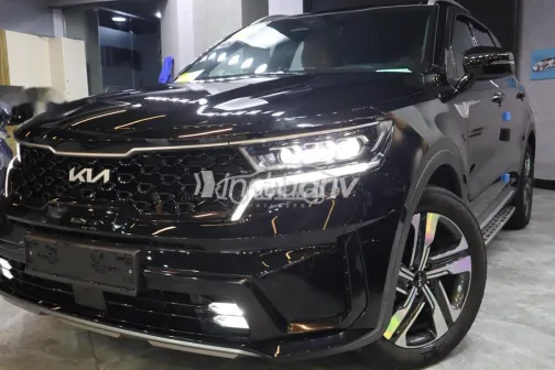 كيا سورينتو 2023 أبيض مستعملة للبيع - 3