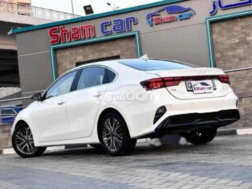 كيا K3 2023 أبيض مستعملة للبيع - 2