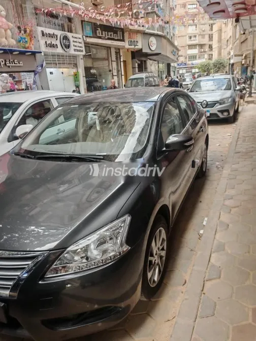 نيسان سنترا 2025 أبيض مستعملة للبيع - 2