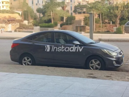 هيونداي اكسنت RB 2012 رمادي غامق مستعملة للبيع - 1