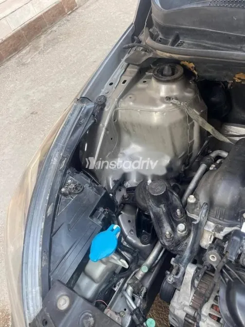 هيونداي اكسنت RB 2012 رمادي غامق مستعملة للبيع - 4