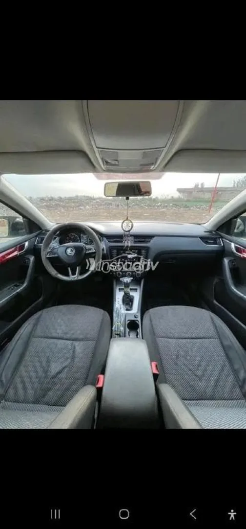 سكودا اوكتافيا A7 2014 فضي مستعملة للبيع - 3