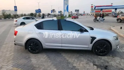 سكودا اوكتافيا A7 2014 فضي مستعملة للبيع - 5