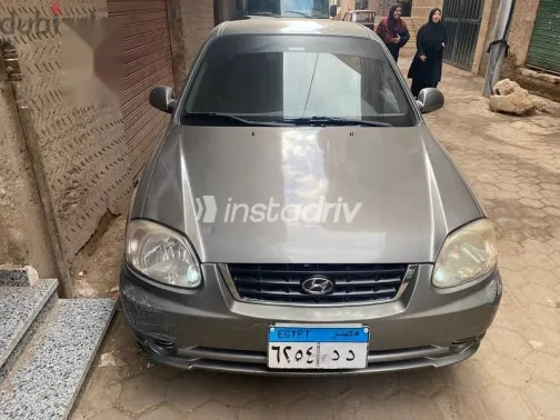 هيونداي فيرنا 2017 فضي مستعملة للبيع - 2