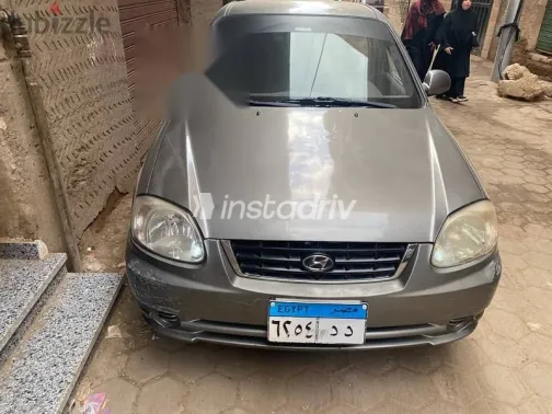 هيونداي فيرنا 2017 فضي مستعملة للبيع - 3