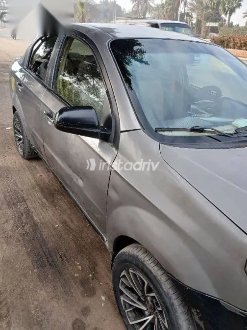 شيفروليه افيو 2015 رمادي مستعملة للبيع - 2
