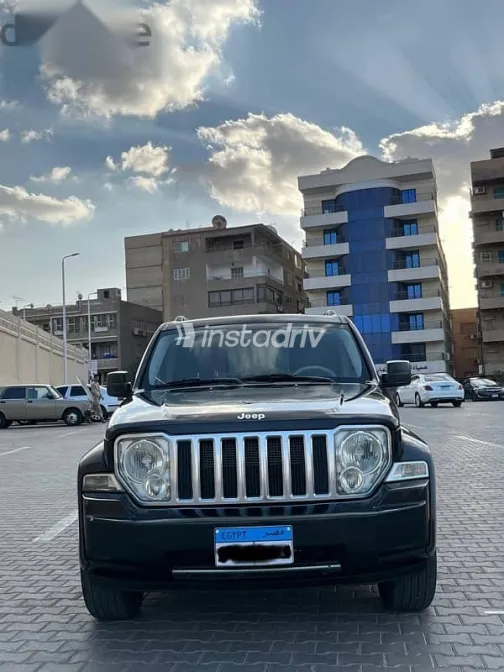 جيب شيروكي 2008 أسود مستعملة للبيع - 1