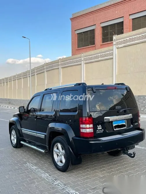 جيب شيروكي 2008 أسود مستعملة للبيع - 6