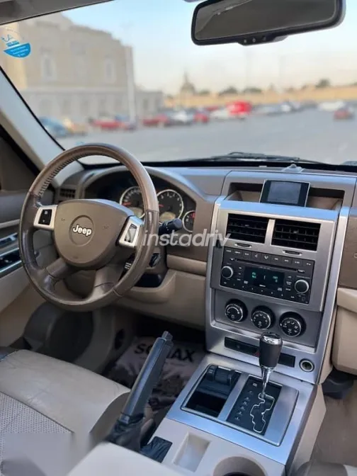 جيب شيروكي 2008 أسود مستعملة للبيع - 8