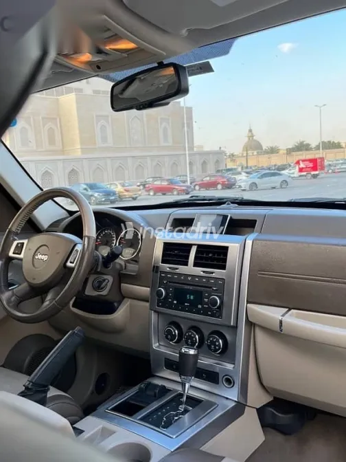 جيب شيروكي 2008 أسود مستعملة للبيع - 10