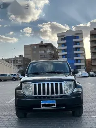 جيب شيروكي 2008 أسود مستعملة للبيع