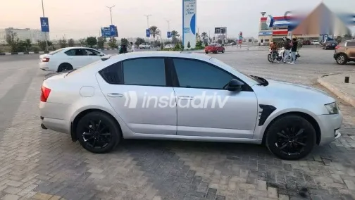 سكودا اوكتافيا 2014 فضي مستعملة للبيع - 2