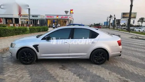 سكودا اوكتافيا 2014 فضي مستعملة للبيع - 3