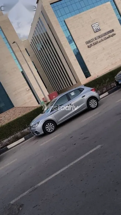 سيات ابيزا 2021 رمادي مستعملة للبيع - 5