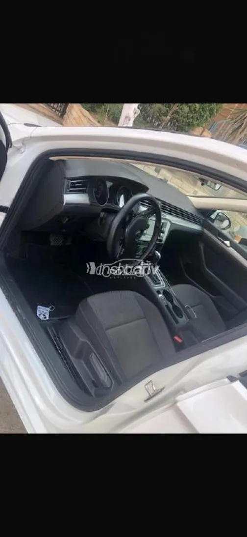 Volkswagen Passat 2019 White Used for Sale - 4