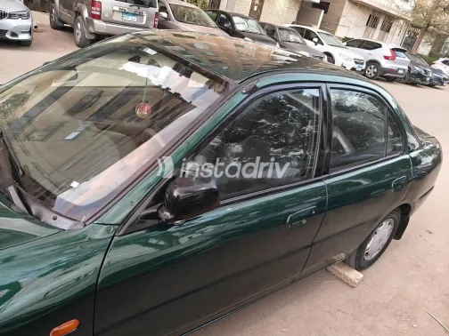 ميتسوبيشي لانسر كرستالة 2000 أخضر غامق مستعملة للبيع - 1