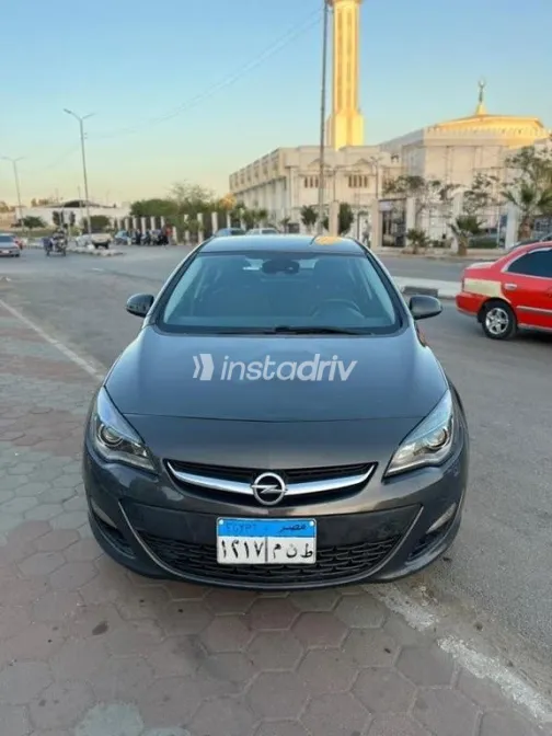اوبل أسترا 2016 رمادي مستعملة للبيع - 1