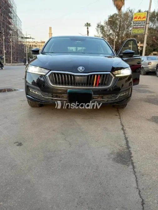 سكودا اوكتافيا A8 2021 أبيض مستعملة للبيع - 1