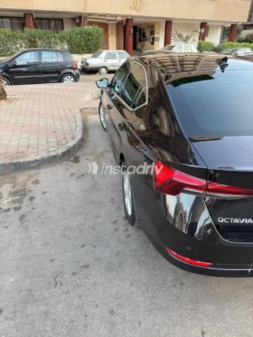 سكودا اوكتافيا A8 2021 أبيض مستعملة للبيع - 3