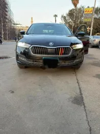 سكودا اوكتافيا A8 2021 أبيض مستعملة للبيع