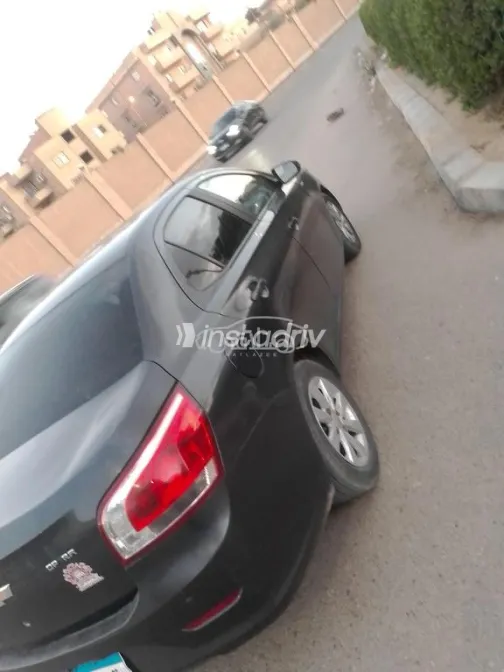 شيفروليه أوبترا 2020 أبيض مستعملة للبيع - 3