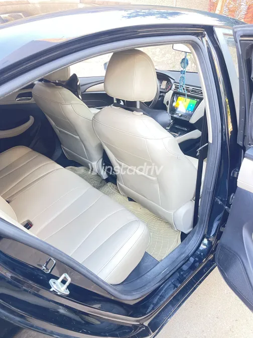 ام جى 5 2021 أبيض مستعملة للبيع - 9