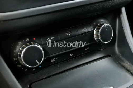 مرسيدس CLA 180 2015 أبيض مستعملة للبيع - 3