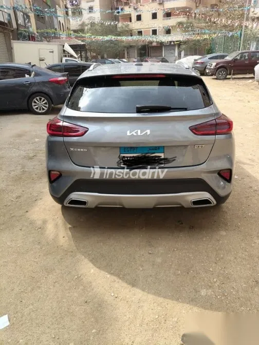 كيا اكسيد 2022 فضي مستعملة للبيع - 2