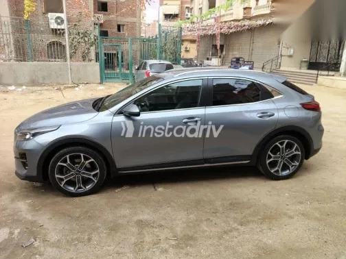 كيا اكسيد 2022 فضي مستعملة للبيع - 4