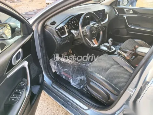 كيا اكسيد 2022 فضي مستعملة للبيع - 6