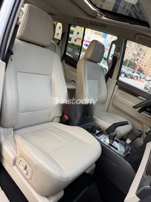 Mitsubishi Pajero 2018 Silver Used for Sale - 5