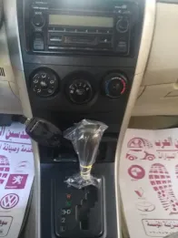 تويوتا كورولا 2008 أبيض مستعملة للبيع