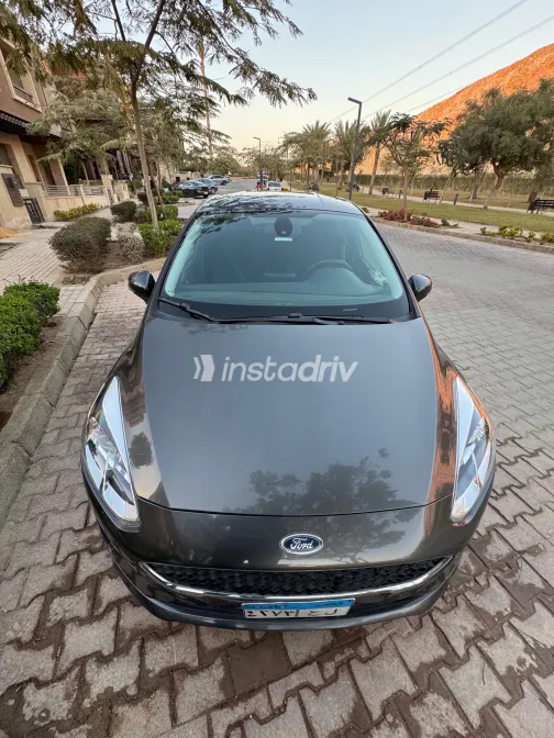 Ford Fiesta 2018 White Used for Sale - 1