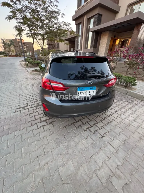 Ford Fiesta 2018 White Used for Sale - 5