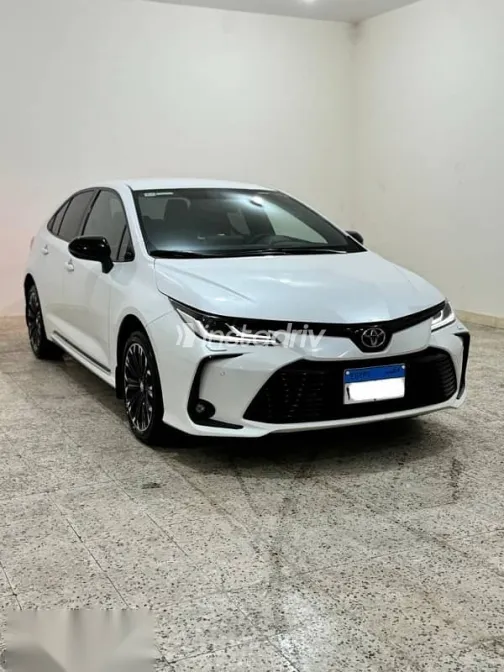 تويوتا كورولا 2022 أبيض مستعملة للبيع - 4