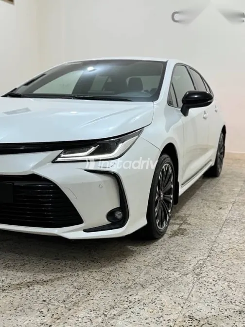 تويوتا كورولا 2022 أبيض مستعملة للبيع - 5