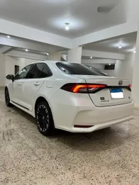 تويوتا كورولا 2022 أبيض مستعملة للبيع