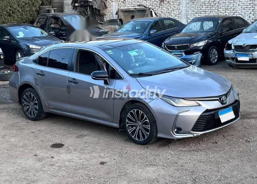 تويوتا كورولا 2021 فضي مستعملة للبيع - 7